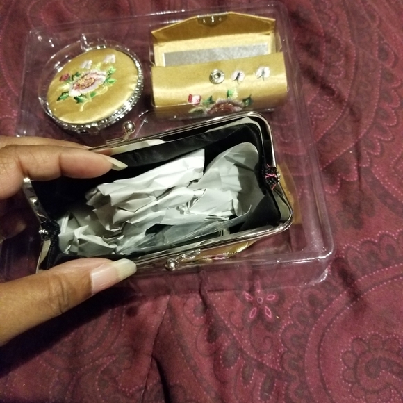 PURSE with compact mirror, lipstick holder… - Picture 4 of 11